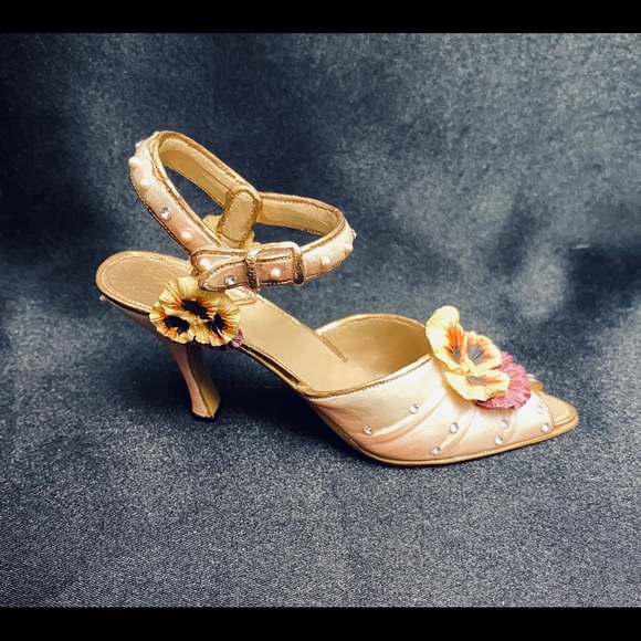 Beautiful NOSTALGIA Miniature High Heel Collectible - Picture 2 of 5
